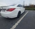Белый Хендай Соната, объемом двигателя 2.36 л и пробегом 171 тыс. км за 8300 $, фото 3 на Automoto.ua