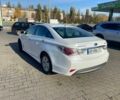 Белый Хендай Соната, объемом двигателя 2.4 л и пробегом 180 тыс. км за 8200 $, фото 3 на Automoto.ua