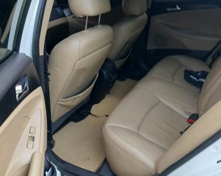 Белый Хендай Соната, объемом двигателя 2 л и пробегом 170 тыс. км за 9000 $, фото 1 на Automoto.ua