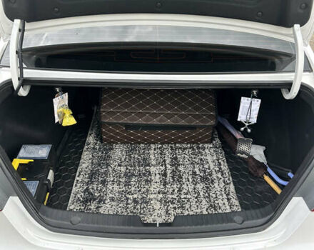 Белый Хендай Соната, объемом двигателя 2 л и пробегом 81 тыс. км за 10000 $, фото 13 на Automoto.ua