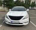 Белый Хендай Соната, объемом двигателя 2 л и пробегом 250 тыс. км за 7900 $, фото 1 на Automoto.ua