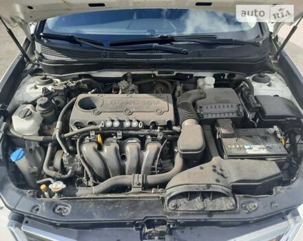 Білий Хендай Соната, об'ємом двигуна 2.4 л та пробігом 140 тис. км за 11000 $, фото 13 на Automoto.ua