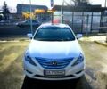 Белый Хендай Соната, объемом двигателя 2.4 л и пробегом 180 тыс. км за 9300 $, фото 1 на Automoto.ua