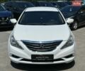 Белый Хендай Соната, объемом двигателя 2.36 л и пробегом 206 тыс. км за 7900 $, фото 1 на Automoto.ua
