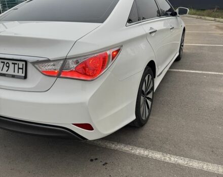 Белый Хендай Соната, объемом двигателя 2.4 л и пробегом 164 тыс. км за 10000 $, фото 2 на Automoto.ua