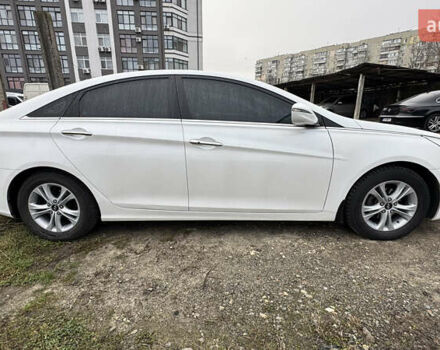 Белый Хендай Соната, объемом двигателя 2.36 л и пробегом 98 тыс. км за 12200 $, фото 3 на Automoto.ua