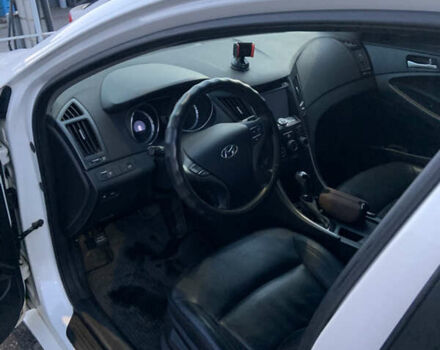 Белый Хендай Соната, объемом двигателя 2 л и пробегом 199 тыс. км за 9000 $, фото 6 на Automoto.ua