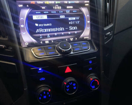 Белый Хендай Соната, объемом двигателя 2 л и пробегом 199 тыс. км за 9000 $, фото 3 на Automoto.ua