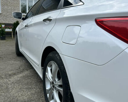 Белый Хендай Соната, объемом двигателя 2 л и пробегом 78 тыс. км за 10000 $, фото 3 на Automoto.ua