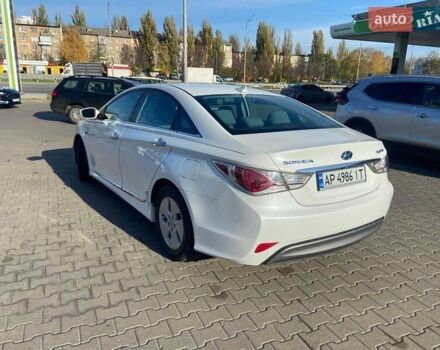 Белый Хендай Соната, объемом двигателя 2.4 л и пробегом 180 тыс. км за 8200 $, фото 2 на Automoto.ua