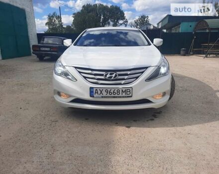 Білий Хендай Соната, об'ємом двигуна 2.4 л та пробігом 140 тис. км за 11000 $, фото 9 на Automoto.ua
