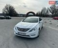Белый Хендай Соната, объемом двигателя 2.36 л и пробегом 144 тыс. км за 9000 $, фото 1 на Automoto.ua