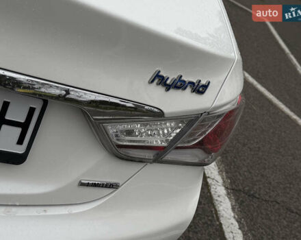 Белый Хендай Соната, объемом двигателя 2.36 л и пробегом 150 тыс. км за 10300 $, фото 9 на Automoto.ua