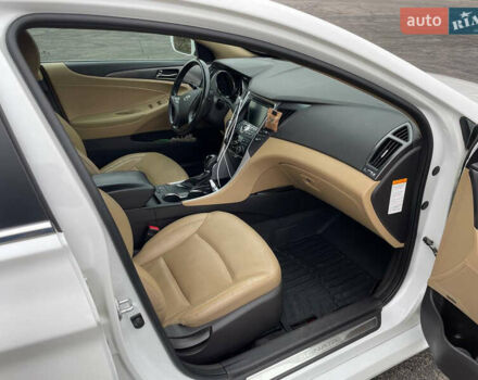 Білий Хендай Соната, об'ємом двигуна 2.4 л та пробігом 150 тис. км за 9900 $, фото 6 на Automoto.ua