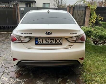 Белый Хендай Соната, объемом двигателя 2.36 л и пробегом 209 тыс. км за 10800 $, фото 3 на Automoto.ua