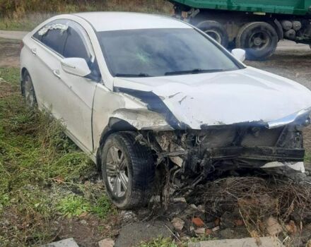 Хендай Соната 2013 в Буче на Automoto.ua Белый Хендай Соната, объемом двигателя 2 л и пробегом 115 тыс. км за 3800 $, фото 2 на Automoto.ua