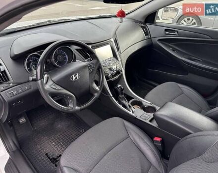 Белый Хендай Соната, объемом двигателя 2.36 л и пробегом 153 тыс. км за 9200 $, фото 14 на Automoto.ua