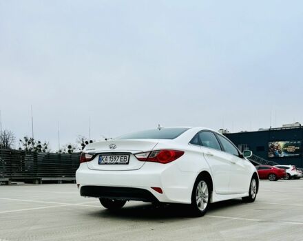 Белый Хендай Соната, объемом двигателя 2.4 л и пробегом 168 тыс. км за 7000 $, фото 1 на Automoto.ua