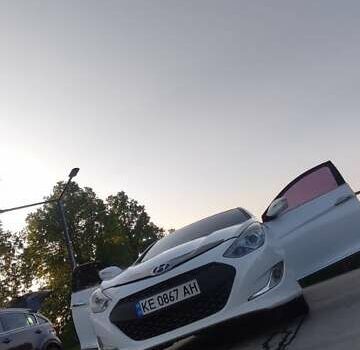 Белый Хендай Соната, объемом двигателя 2 л и пробегом 140 тыс. км за 13000 $, фото 1 на Automoto.ua