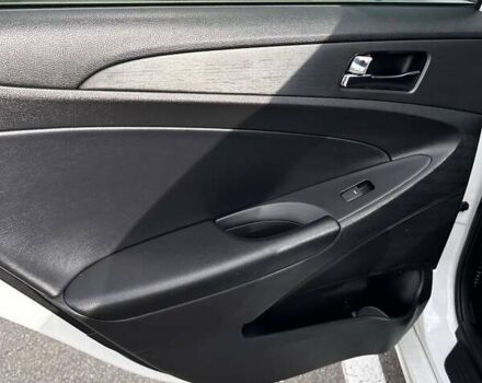 Белый Хендай Соната, объемом двигателя 2.36 л и пробегом 153 тыс. км за 9200 $, фото 16 на Automoto.ua