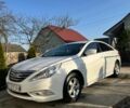 Белый Хендай Соната, объемом двигателя 2 л и пробегом 270 тыс. км за 9800 $, фото 1 на Automoto.ua