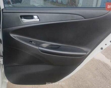 Белый Хендай Соната, объемом двигателя 2 л и пробегом 208 тыс. км за 8500 $, фото 21 на Automoto.ua