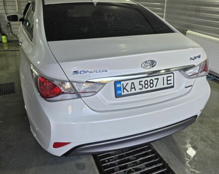 Белый Хендай Соната, объемом двигателя 2.4 л и пробегом 139 тыс. км за 9000 $, фото 3 на Automoto.ua