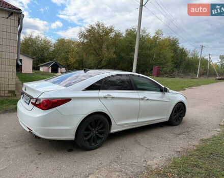 Белый Хендай Соната, объемом двигателя 2.4 л и пробегом 221 тыс. км за 7400 $, фото 4 на Automoto.ua