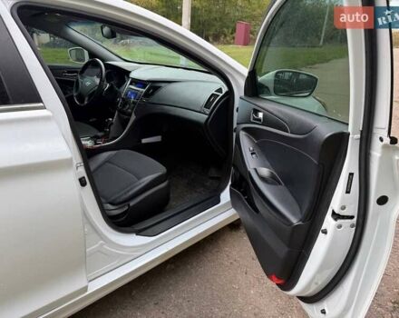 Білий Хендай Соната, об'ємом двигуна 2.36 л та пробігом 222 тис. км за 7700 $, фото 14 на Automoto.ua