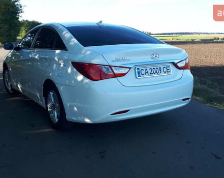 Белый Хендай Соната, объемом двигателя 2.4 л и пробегом 170 тыс. км за 7900 $, фото 4 на Automoto.ua