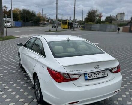 Белый Хендай Соната, объемом двигателя 2.36 л и пробегом 100 тыс. км за 9700 $, фото 1 на Automoto.ua