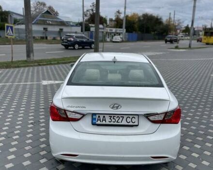 Белый Хендай Соната, объемом двигателя 2.36 л и пробегом 100 тыс. км за 9700 $, фото 6 на Automoto.ua