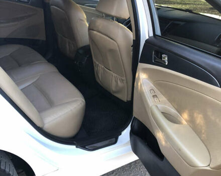 Білий Хендай Соната, об'ємом двигуна 2.4 л та пробігом 170 тис. км за 10501 $, фото 6 на Automoto.ua