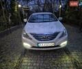 Білий Хендай Соната, об'ємом двигуна 2 л та пробігом 301 тис. км за 9000 $, фото 1 на Automoto.ua
