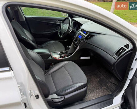 Белый Хендай Соната, объемом двигателя 2.4 л и пробегом 221 тыс. км за 7400 $, фото 7 на Automoto.ua