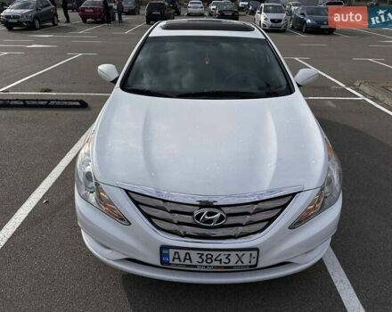 Белый Хендай Соната, объемом двигателя 2.36 л и пробегом 153 тыс. км за 9200 $, фото 3 на Automoto.ua