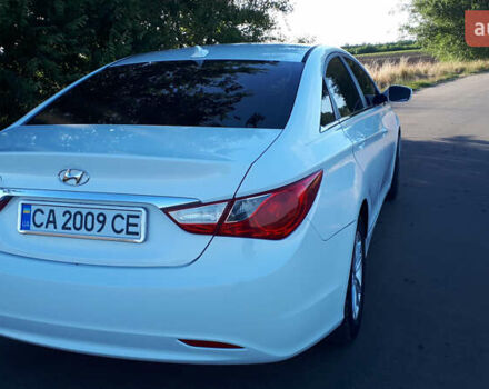 Белый Хендай Соната, объемом двигателя 2.4 л и пробегом 170 тыс. км за 7900 $, фото 5 на Automoto.ua