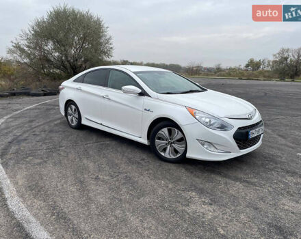 Білий Хендай Соната, об'ємом двигуна 2.4 л та пробігом 150 тис. км за 9900 $, фото 1 на Automoto.ua