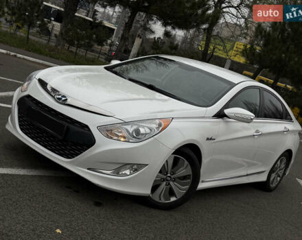 Белый Хендай Соната, объемом двигателя 2.36 л и пробегом 150 тыс. км за 10300 $, фото 1 на Automoto.ua