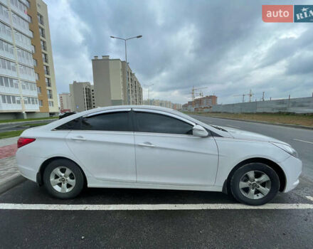 Хендай Соната 2013 в Виннице на Automoto.ua Белый Хендай Соната, объемом двигателя 2 л и пробегом 128 тыс. км за 9100 $, фото 2 на Automoto.ua