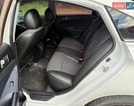 Білий Хендай Соната, об'ємом двигуна 2.36 л та пробігом 222 тис. км за 7700 $, фото 13 на Automoto.ua