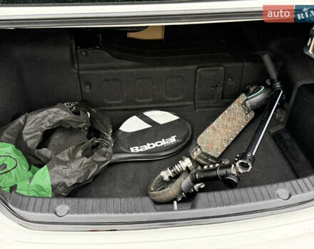 Белый Хендай Соната, объемом двигателя 2.36 л и пробегом 150 тыс. км за 10300 $, фото 30 на Automoto.ua