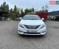 Белый Хендай Соната, объемом двигателя 2 л и пробегом 280 тыс. км за 6800 $, фото 1 на Automoto.ua