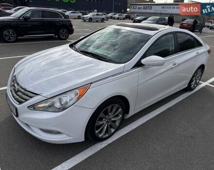Белый Хендай Соната, объемом двигателя 2.36 л и пробегом 153 тыс. км за 9200 $, фото 4 на Automoto.ua