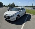 Белый Хендай Соната, объемом двигателя 2.4 л и пробегом 368 тыс. км за 7900 $, фото 2 на Automoto.ua