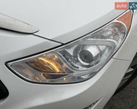 Белый Хендай Соната, объемом двигателя 2.36 л и пробегом 150 тыс. км за 10300 $, фото 3 на Automoto.ua