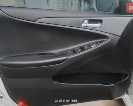 Белый Хендай Соната, объемом двигателя 2 л и пробегом 208 тыс. км за 8500 $, фото 19 на Automoto.ua