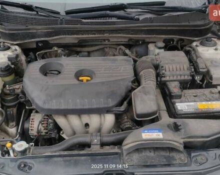 Белый Хендай Соната, объемом двигателя 2 л и пробегом 208 тыс. км за 8500 $, фото 27 на Automoto.ua