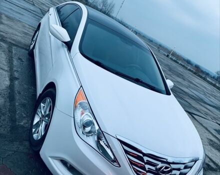 Белый Хендай Соната, объемом двигателя 2.4 л и пробегом 160 тыс. км за 9500 $, фото 1 на Automoto.ua