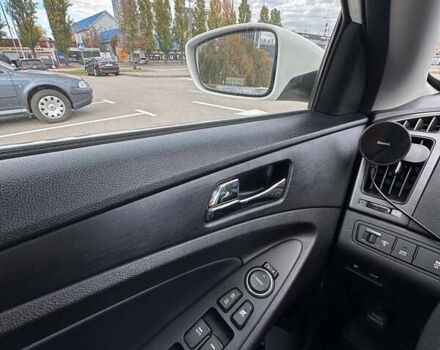 Белый Хендай Соната, объемом двигателя 2.36 л и пробегом 153 тыс. км за 9200 $, фото 35 на Automoto.ua